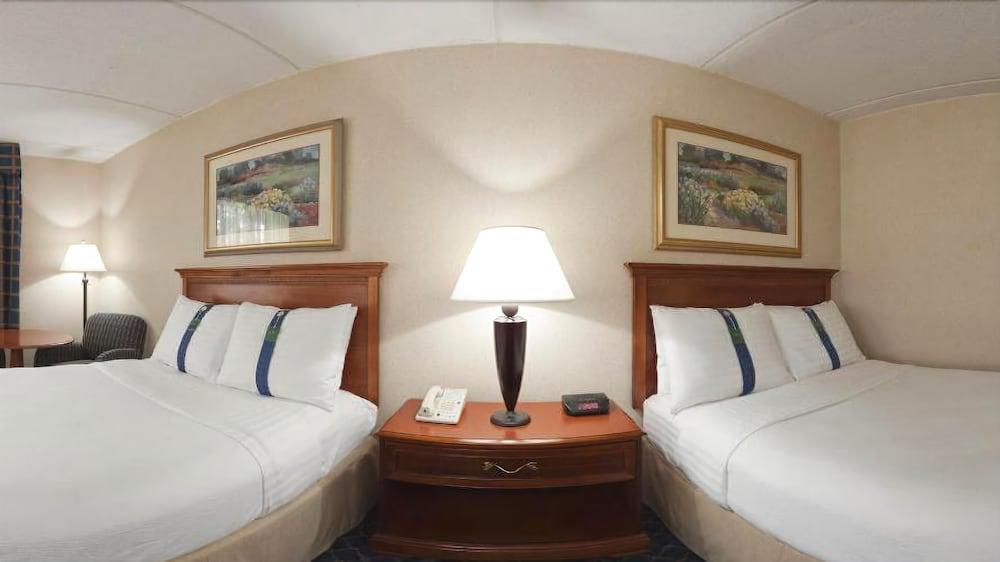 Clarion & Conference Center Hotel 3*